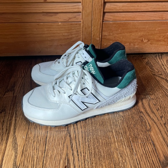 New Balance 574 - Picture 2 of 4